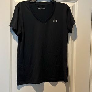 Womens UA large drifit v neck top